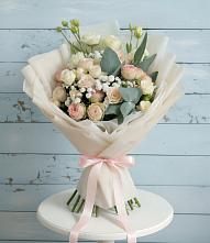 Букет цветов из:  Розы и Лизиантусы в Клявлино