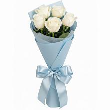 Букет 5 Белых роз Проуд в Клявлино