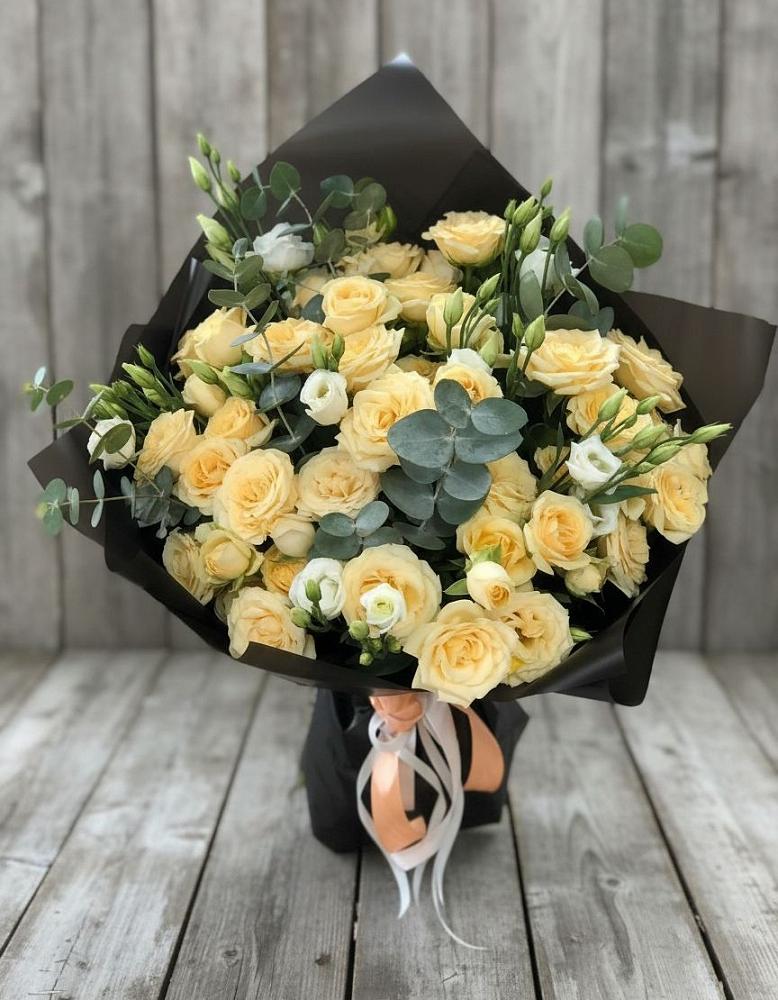 Букет цветов из: Розы и Лизиантусы в Клявлино