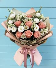 Букет цветов из:  Розы, Альстромерии и Лизиантусы в Клявлино