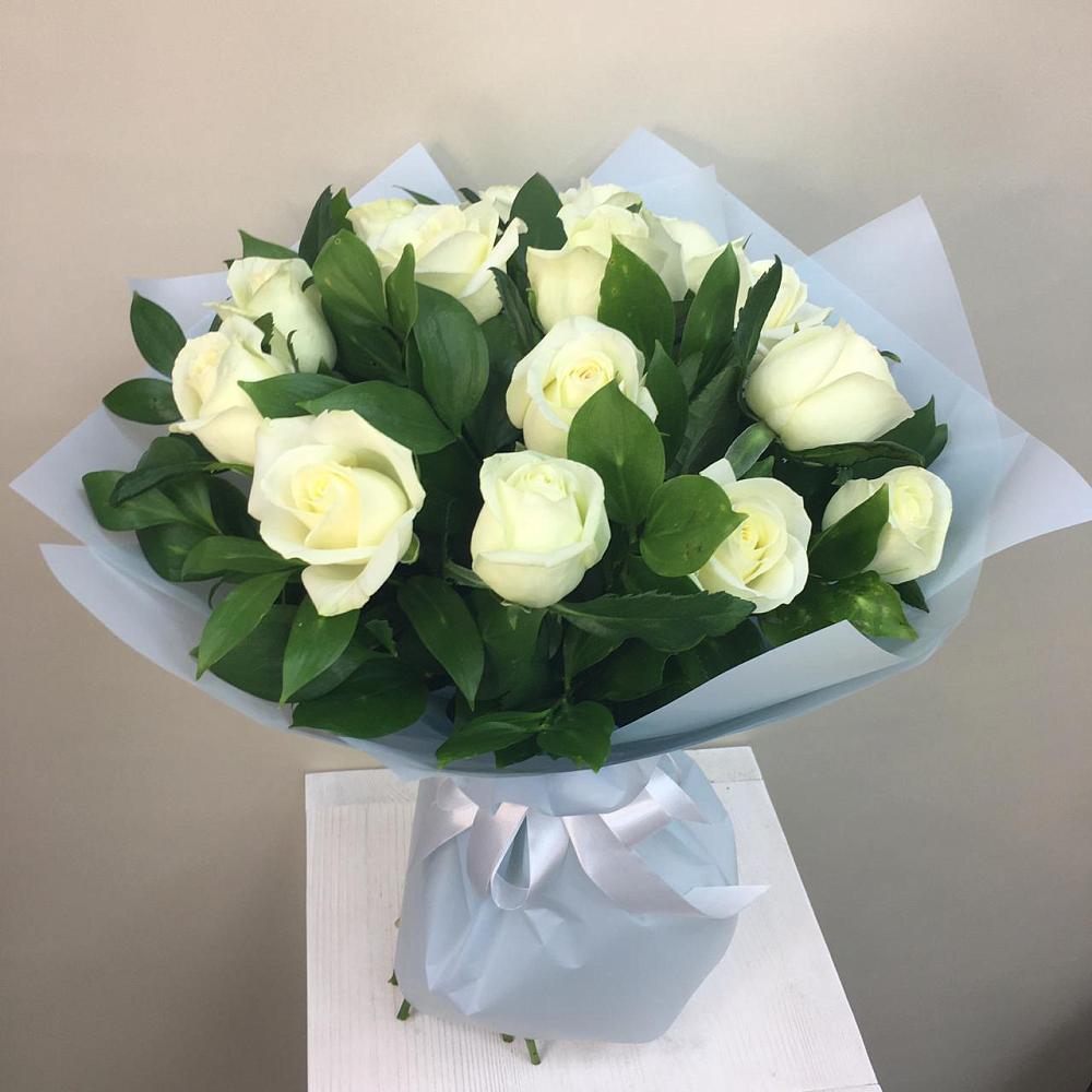 Букет 15 Белых роз Проуд в Клявлино