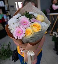 Букет цветов из:  Герберы, Розы и Хризантемы в Клявлино