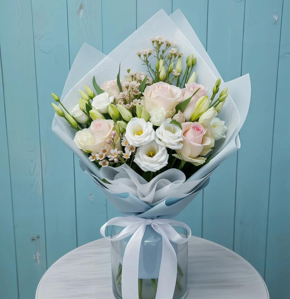 Букет цветов из: Розы и Лизиантусы в Клявлино