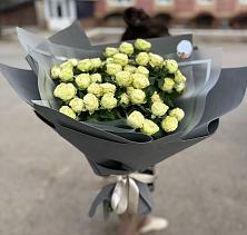 Букет Белые кустовые розы Солинеро в Клявлино