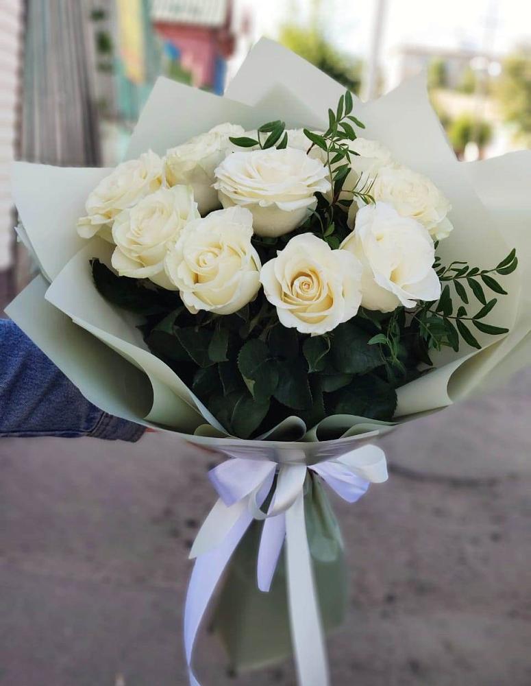 Букет Белые розы Проуд в Клявлино