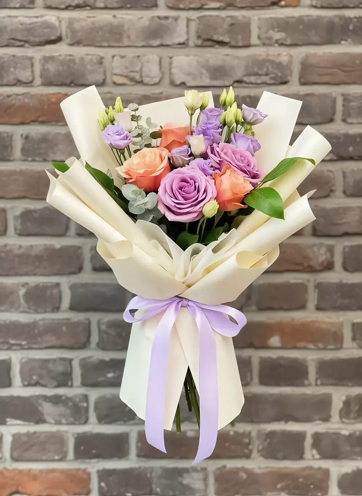 Букет цветов из: Лизиантусы и Розы в Клявлино