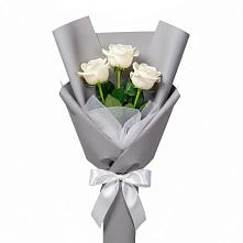Букет 3 белые розы в Клявлино