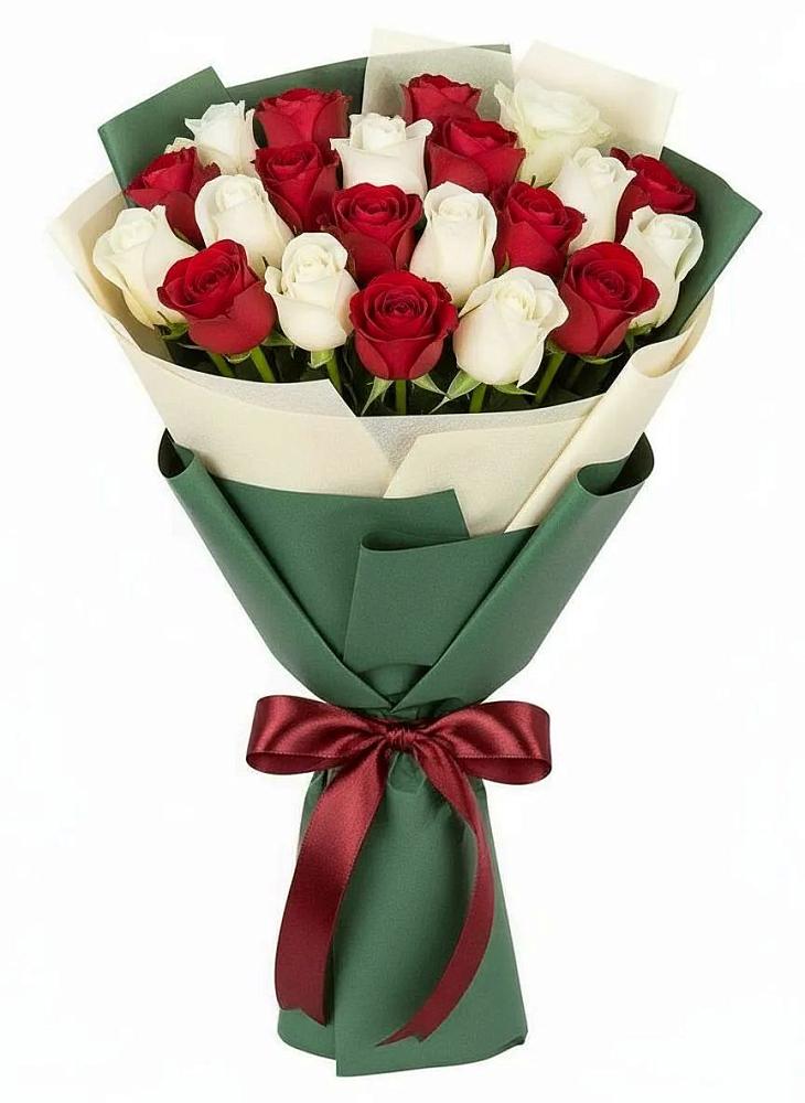 Букет Микс из красных и белых роз в Клявлино