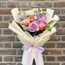 Букет цветов из:  Лизиантусы и Розы в Клявлино