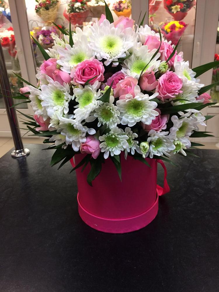 Цветочная композиция из Розы и Хризантемы в шляпной коробке в Клявлино