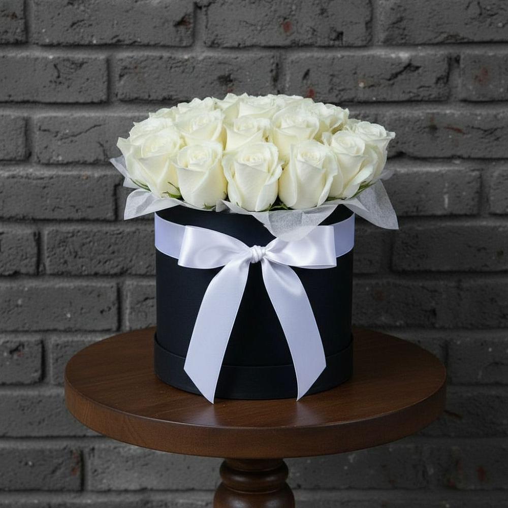 Цветочная композиция из Розы в шляпной коробке в Клявлино