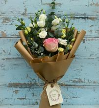 Букет цветов из:  Розы и Лизиантусы в Клявлино