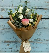 Букет цветов из:  Розы и Лизиантусы в Клявлино