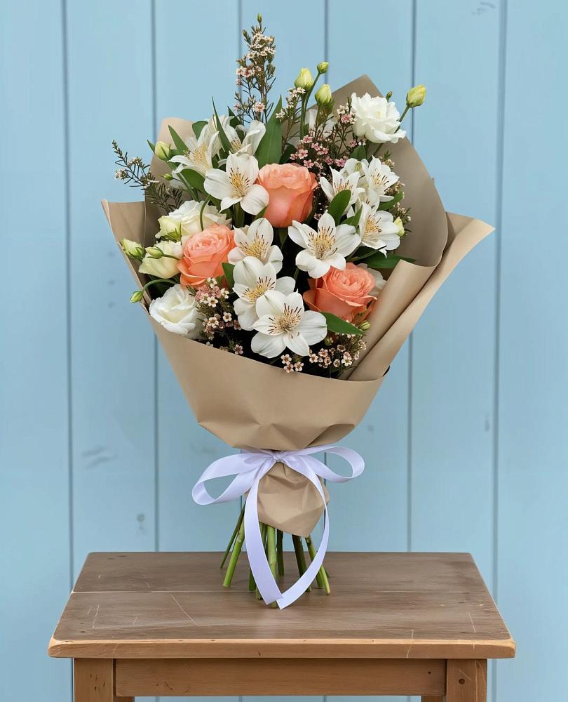 Букет цветов из: Альстромерии, Лизиантусы, Розы и Хризантемы в Клявлино