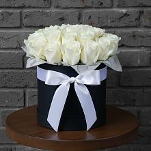 Цветочная композиция из Розы в шляпной коробке в Клявлино