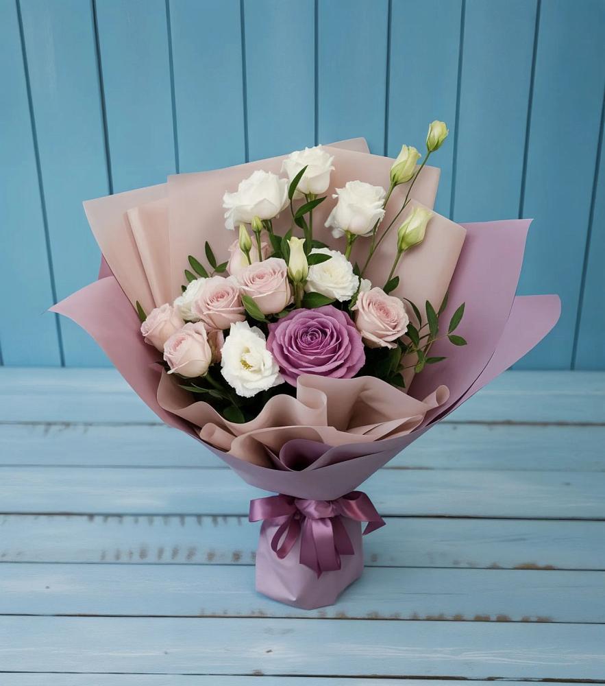 Букет цветов из: Розы и Лизиантусы в Клявлино